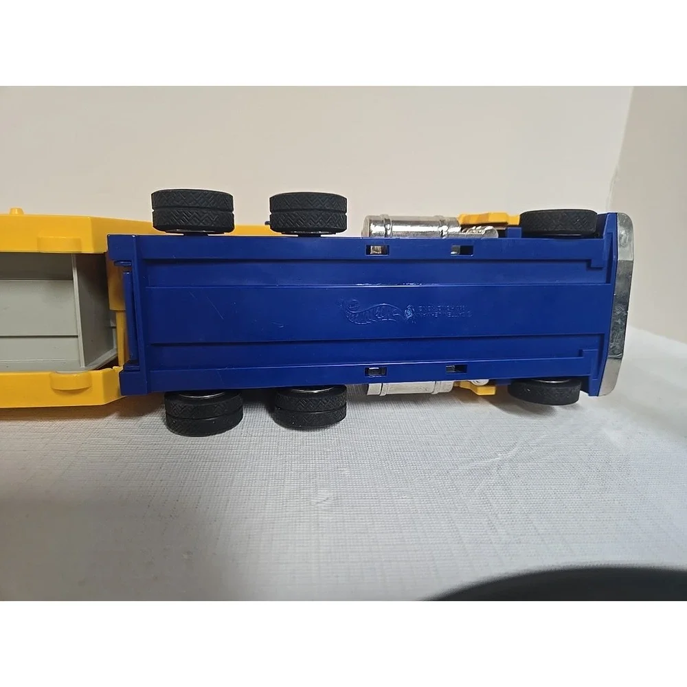 Vintage 1986 Hot Wheels Semi Truck Trailer Transporter Car Hauler Carrying Case